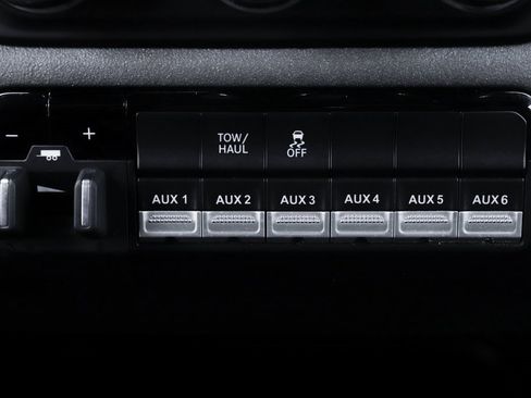 Used 2022 RAM 2500 Tradesman w/ Chrome Appearance Group image 31