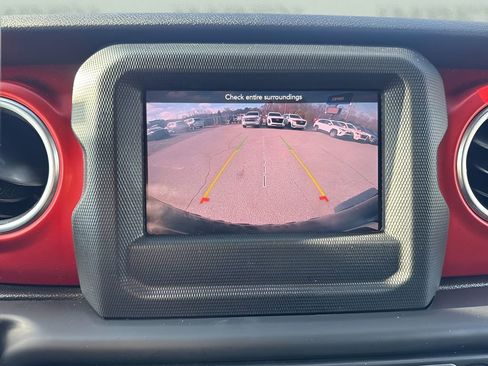 Used 2020 Jeep Wrangler Unlimited Rubicon w/ Cold Weather Group image 18