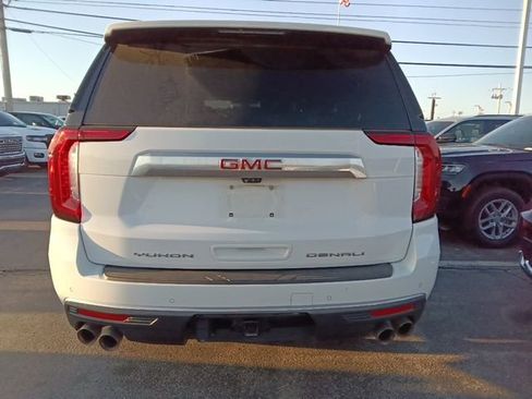 Used 2021 GMC Yukon Denali w/ Denali Premium Package image 4