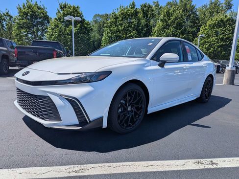 New 2026 Toyota Camry SE FWD image 7