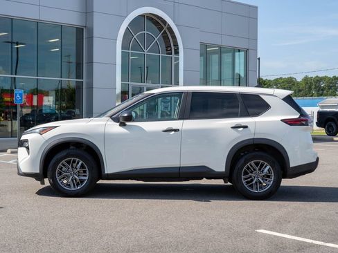 Used 2024 Nissan Rogue S AWD/4WD image 4