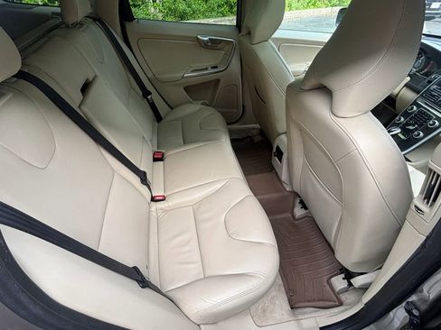Used 2016 Volvo XC60 T5 Premier w/ Proximity Package FWD image 19