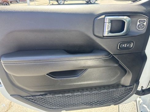 Certified 2022 Jeep Wrangler Unlimited Sahara AWD/4WD image 15