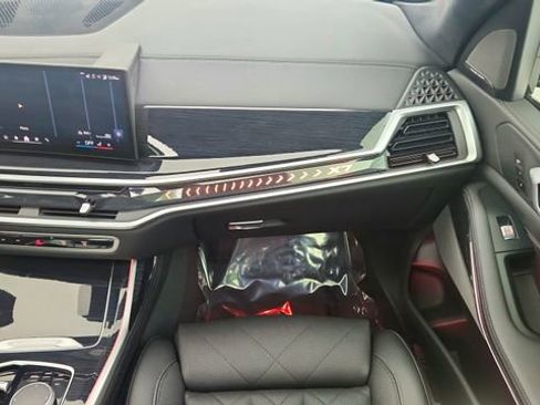Used 2024 BMW X7 xDrive40i w/ M Sport Package image 42