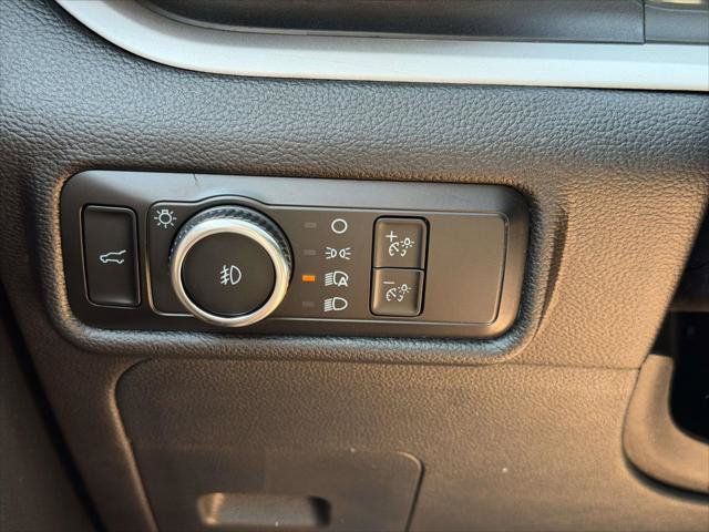 Used 2023 Ford Explorer XLT w/ Equipment Group 202A AWD/4WD image 22