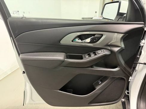Certified 2023 Chevrolet Traverse LT FWD image 11