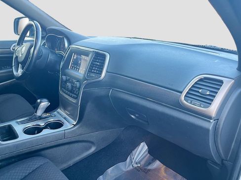 Used 2021 Jeep Grand Cherokee Laredo AWD/4WD image 27