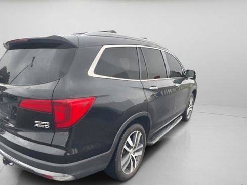Used 2018 Honda Pilot Touring image 11