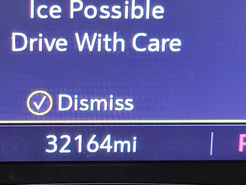 Used 2023 Chevrolet Equinox LT image 3