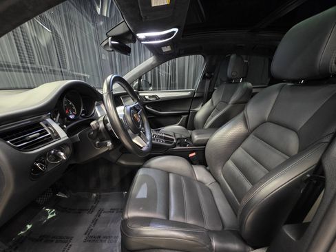 Used 2021 Porsche Macan Turbo AWD/4WD image 20