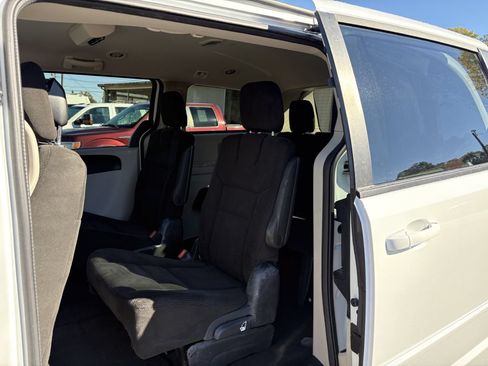 Used 2016 Dodge Grand Caravan SE w/ Quick Order Package 29E SE FWD image 15