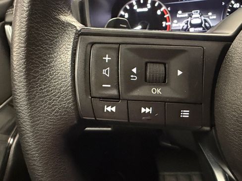 Used 2024 Nissan Rogue S FWD image 17