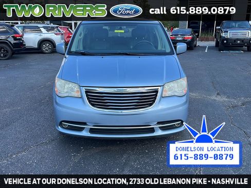 Used 2013 Chrysler Town & Country Touring FWD image 3