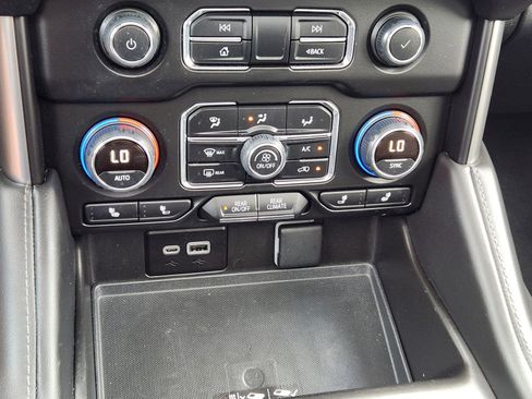 Used 2024 Chevrolet Tahoe Z71 w/ Luxury Package image 16