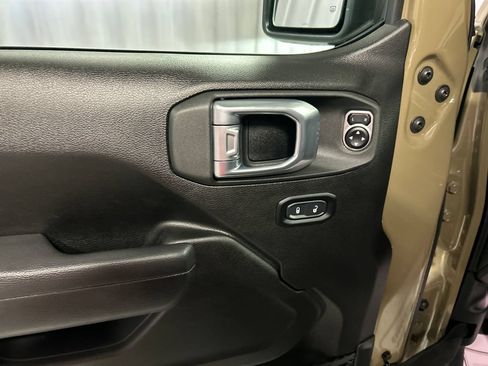 Used 2025 Jeep Gladiator Sport AWD/4WD image 14