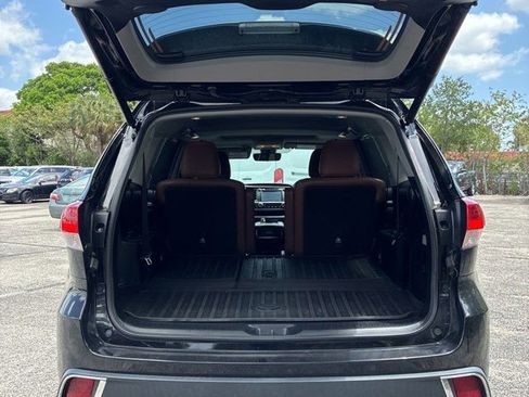 Used 2019 Toyota Highlander Limited FWD image 6