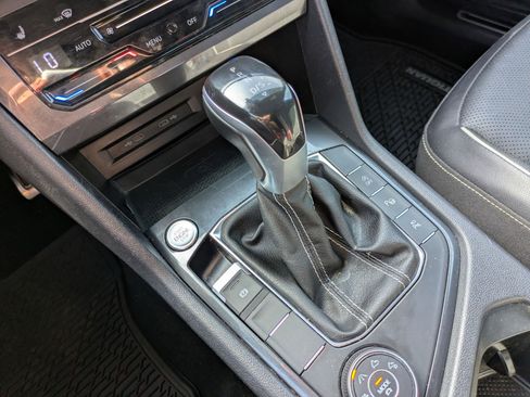 Used 2022 Volkswagen Tiguan SEL R-Line image 30