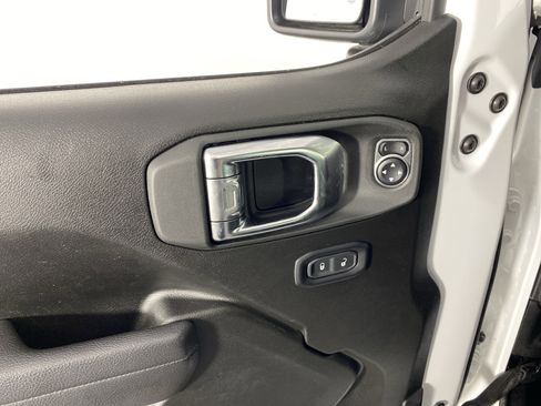 Used 2025 Jeep Wrangler Unlimited Rubicon 4xe w/ Convenience Group image 19