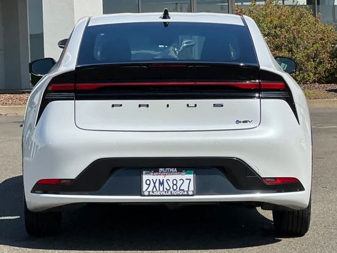 Certified 2026 Toyota Prius FWD image 8
