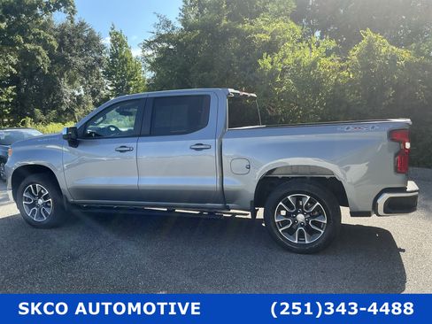 Used 2023 Chevrolet Silverado 1500 LT AWD/4WD image 2