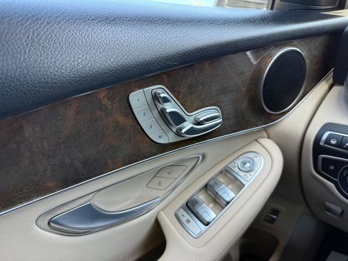 Used 2018 Mercedes-Benz GLC 300 4MATIC image 33