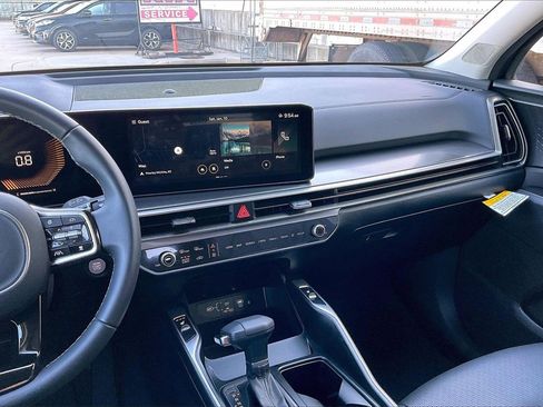 Used 2025 Kia Sorento S image 6