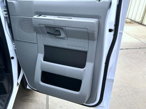 New 2027 Ford E-450 and Econoline 450 Super Duty RWD image 16