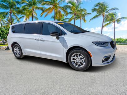 New 2026 Chrysler Pacifica Select