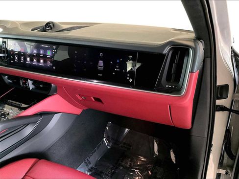 New 2026 Porsche Cayenne Turbo AWD/4WD image 22