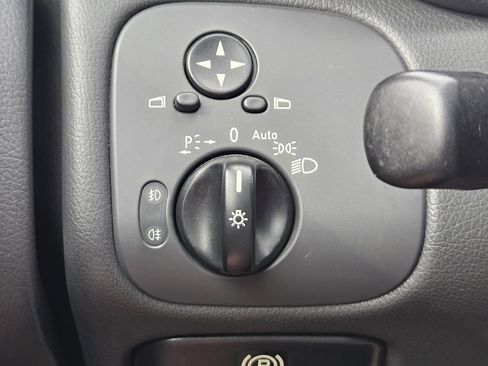 Used 2001 Mercedes-Benz C 240 Sedan image 20