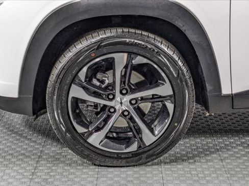 Used 2025 Chevrolet Trax RS w/ Sunroof Package FWD image 36