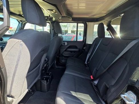 Used 2021 Jeep Wrangler Unlimited Sahara w/ Uconnect 4C Nav & Sound Group AWD/4WD image 11