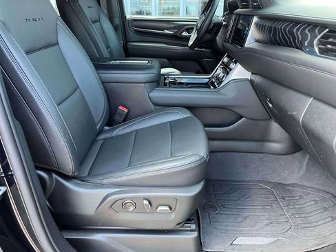 Used 2023 GMC Yukon XL Denali AWD/4WD image 24