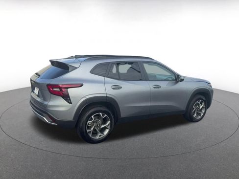 Used 2025 Chevrolet Trax LT w/ LT Convenience Package image 14