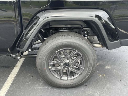 New 2025 Jeep Gladiator Sport image 36