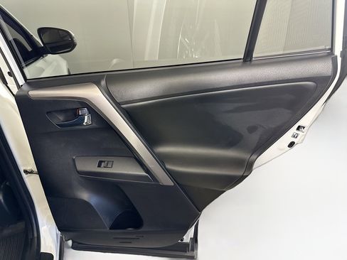 Used 2018 Toyota RAV4 XLE image 28