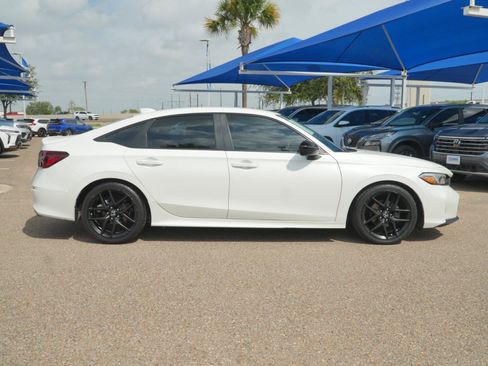 Used 2025 Honda Civic Sport image 4