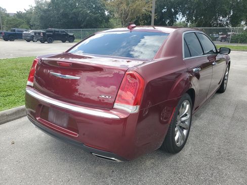 Used 2020 Chrysler 300 Limited RWD image 5