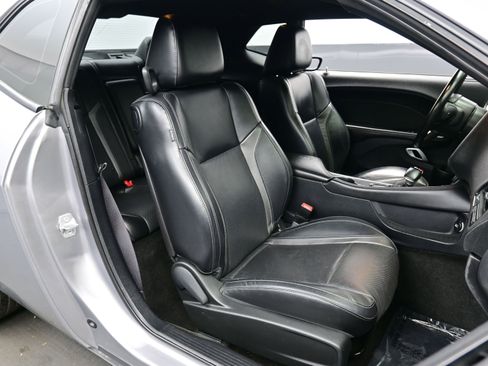 Used 2015 Dodge Challenger SXT Plus w/ Driver Convenience Group image 13