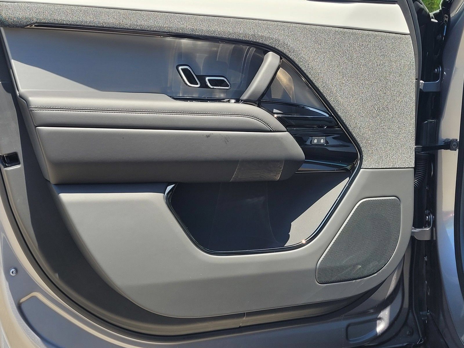 New 2025 Land Rover Range Rover Sport Dynamic SE AWD/4WD image 11
