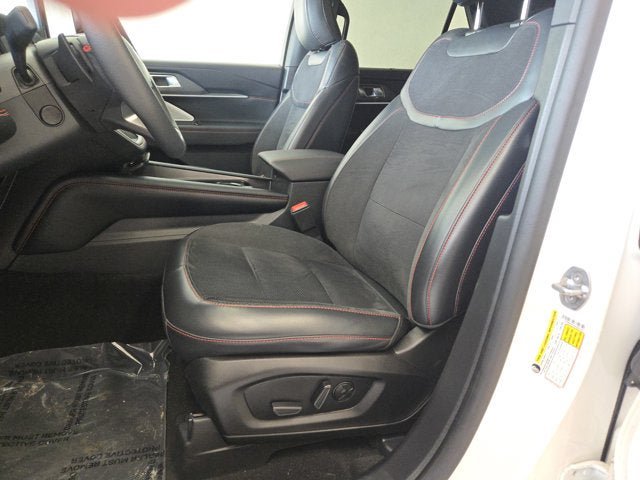Used 2025 Ford Explorer ST AWD/4WD image 22
