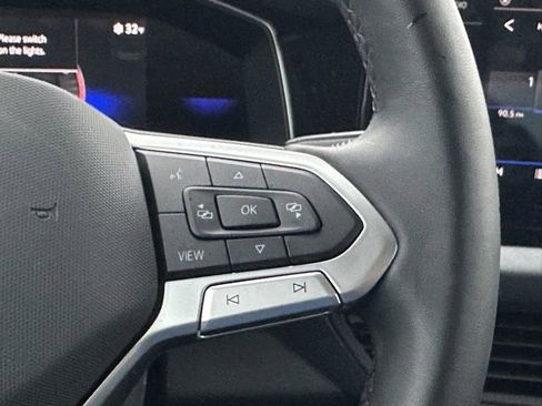 Certified 2025 Volkswagen Jetta SE image 39