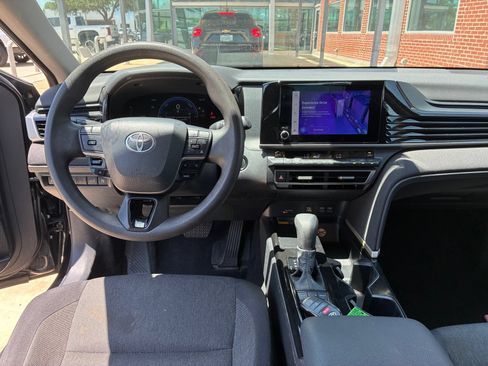 Used 2025 Toyota Camry LE FWD image 4