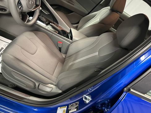 Used 2025 Hyundai Elantra SE image 10