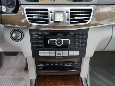 Used 2014 Mercedes-Benz E 350 Sedan image 24