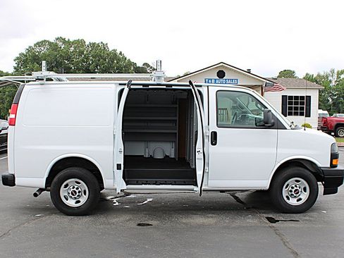 Used 2024 GMC Savana 2500 w/ Driver Convenience Package RWD image 8