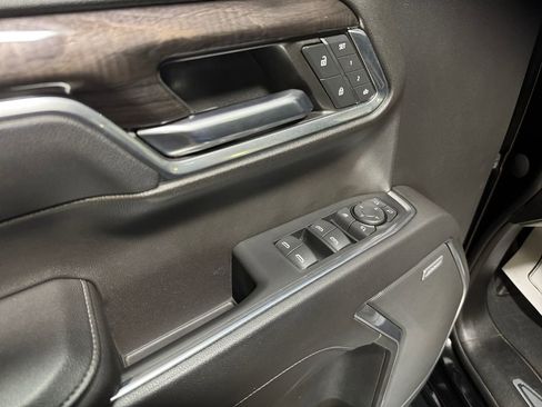 Used 2022 Chevrolet Silverado 1500 LTZ AWD/4WD image 14