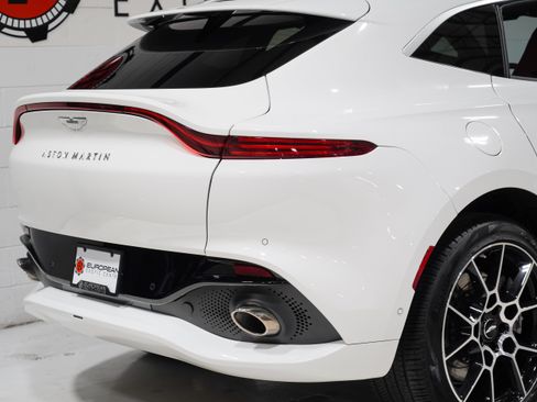 Used 2022 Aston Martin DBX AWD/4WD image 25
