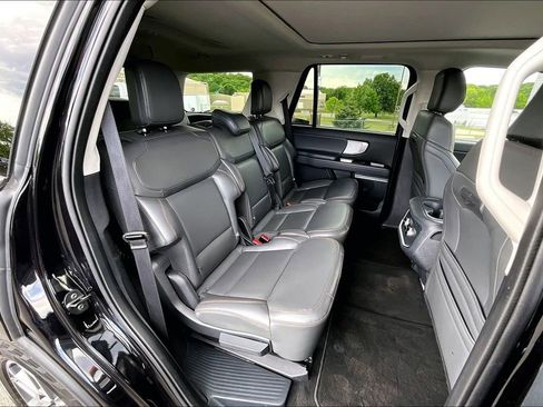 Used 2025 Ford Expedition Active AWD/4WD image 25