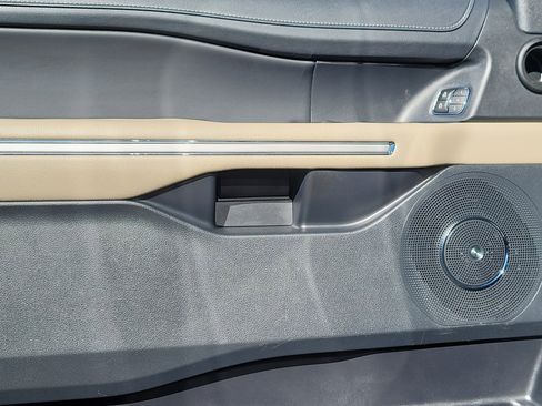 Used 2024 Ford Expedition Limited image 6